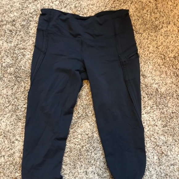 LuLuLemon leggings size 6 - Picture 2 of 4
